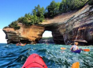 Пикчед Рокс Нешнел Лейкшор (Pictured Rocks National Lakeshore), штат Мичиган, США