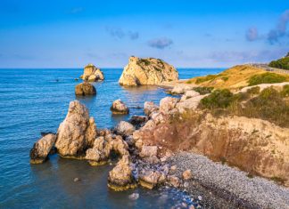 Туроператоры почти закрыли долг по турам на Кипр