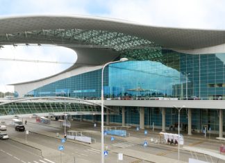 В Шереметьево закрыли два терминала и одну взлетную полосу