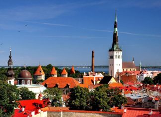 Эстония пока не будет выдавать туристические визы россиянам