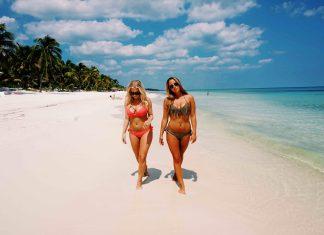 Канкун,пляж женщины.