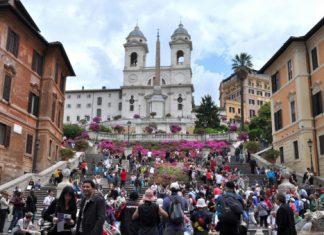 8 способов не тратить время на очереди в отпуске