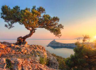 Пещеры, долины, скалы и даже стоунхендж: мистические места Крыма