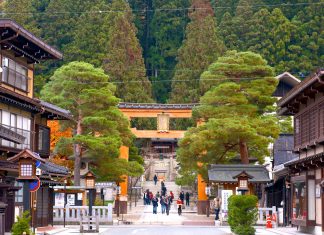 Тояма и Хида.