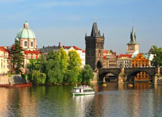 Чехия запретила транзит россиянам без виз