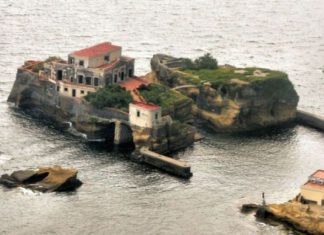 Проклятый остров Гайола (Isola della Gaiola), Неаполь, Кампания, Италия