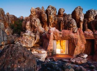 Кагга Камма (Kagga Kamma) — отельно-курортный комплекс в скале, Церес, ЮАР