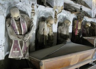 Катакомбы капуцинов (Catacombe dei Cappuccini) — музей мертвых в Палермо, Италия