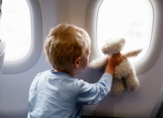 Правила перелета пассажиров с детьми изменят