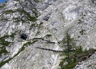 Ледяная пещера Айсризенвельт (Eisriesenwelt), Верфен, Австрия