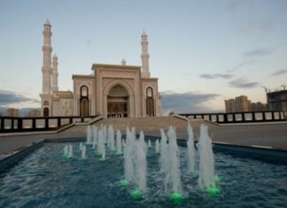 Хазрет Султан (Hazret Sultan) — соборная мечеть в Астане (Казахстан), крупнейшая мечеть в Центрально