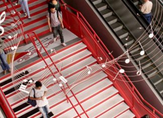 Музыкальная лестница-пианино на ж/д вокзале в Сан-Пауло, Бразилия