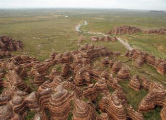 Хребет Бангл-Бангл (Bungle Bungle Ranges) — Национальный парк Пурнулулу, Австралия