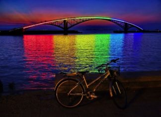Радужный мост Xiying Rainbow Bridge в Магонге, Тайвань