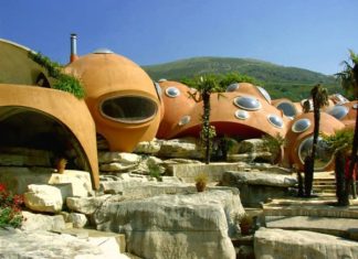 Пузырчатый Дом (Bubble House) Пьера Кардена, Канны, Франция