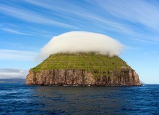 Остров Луйтла-Дуймун, место, где отдыхают облака, Фарерские острова