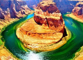 Живописный подковообразный изгиб (Horseshoe Bend) реки Колорадо, штат Аризона, США