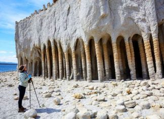 Таинственные каменные колонны озера Кроули, Калифорния, США