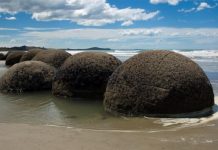 Загадочные валуны Моераки, Новая Зеландия