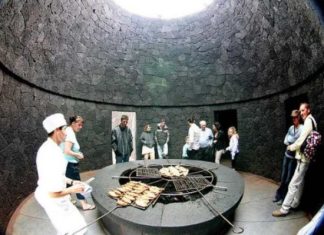 Ресторан в жерле вулкана — «Эль Диабло» (El Diablo), остров Лансароте (Испания)