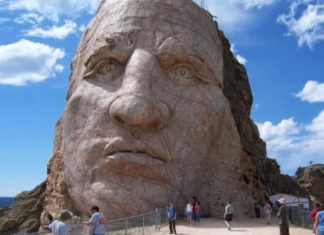 Мемориал Неистового Коня (Crazy Horse Memorial) в США