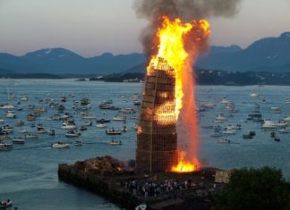 Самый большой костер в мире Слиннингсбалет (Slinningsbalet — bonfire World), Олесунн, Норвегия