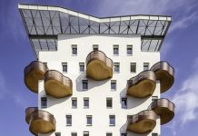 Дом Quai de la Graille с необычными балконами, Гренобль, Франция